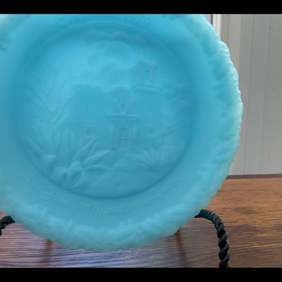 Fenton Glass Co. Christmas In America No. 10 - Picture 3 of 5